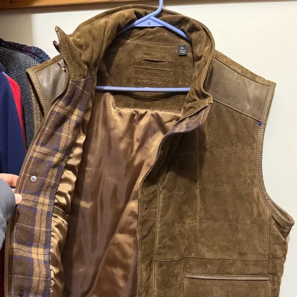 Roundtree & Yorke Tan leather Suede Vest